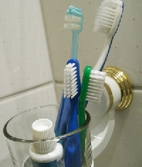 Welche Zahnbürste ist am besten? Handzahnbürste, elektrische Zahnbürste, Schallzahnbürste, Ultraschallzahnbürste, Laserzahnbürste, UV-Zahnbürste.... ?