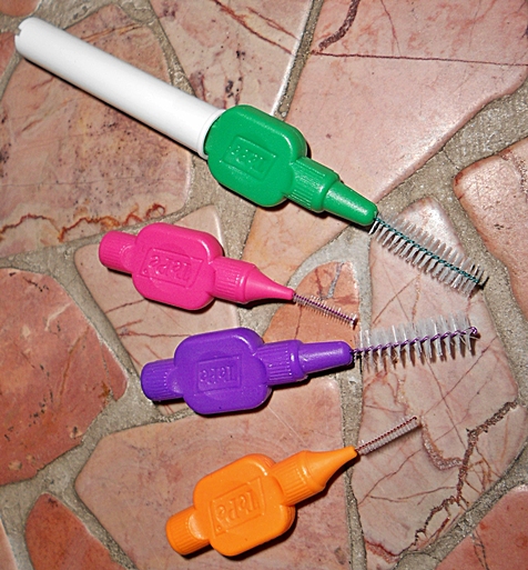 Zahnzwischenraum reinigen mit Dentalbürsten